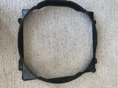 Cubierta del ventilador del radiador BMW 2002 e10 Foto 1 de 4