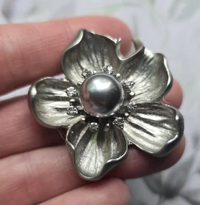 Broche MAGNÉTICO Metal tono plata Magnolia del Sur. Joyería Flor Magnolia - Imagen 1 de 9