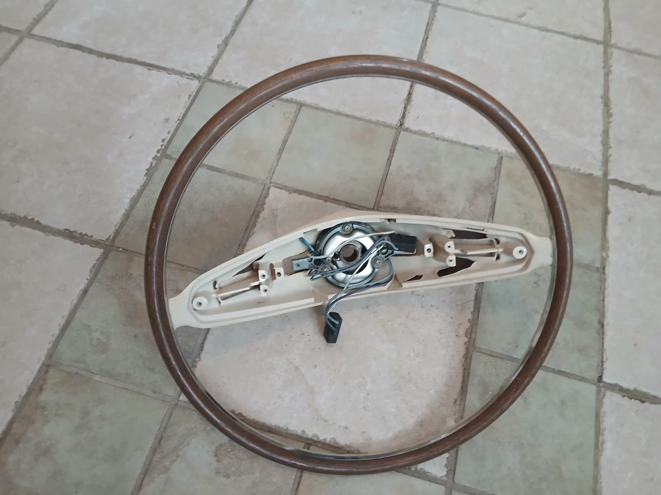 Ford Thunderbird 1967 parte del volante de grano de madera # C7SZ-3600-PAR FoMoCo nuevo de Lote Antiguo Foto 1 de 4