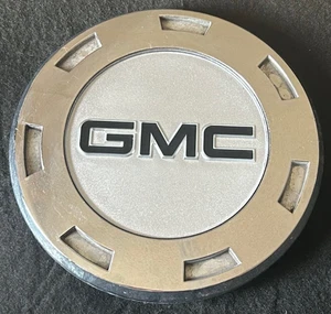 (1) GMC SIERRA YUKON SUBURBAN OEM CHROME CENTER HUB CAP 9596649 FOR 22" WHEEL - Picture 1 of 3