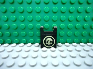 Lego 1 schwarzer Clip On mit Aufkleber vom Totenkopf - Bild 1 von 1