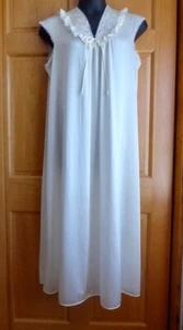 Collectibles J. C. Penney Vintage Shiny Nylon Ivory Lace Trim Nightgown Size L - Picture 1 of 7