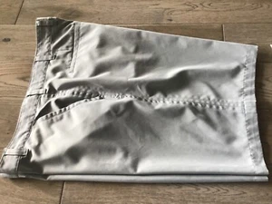 IZOD Poly Golfshorts - Größe 40 - Traumhaft!! - Bild 1 von 3