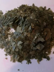 FLOCONS A LA SPIRULINE 10% NOURRITURE PAILLETTES POISSONS TROPICAUX D ORNEMENTS - Photo 1/1