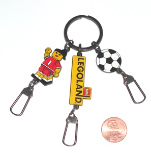 LEGOLAND SOCCER - SOCCER BALL SOCCER PLAYER LEGOLAND LOGO METAL KEYCHAIN -VG - Picture 1 of 3