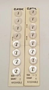 Klassische runde weiß schillernde 2-Loch Knöpfe 1/2" (8 auf Karte) 2 Karten Neu aus altem Lagerbestand - Bild 1 von 2