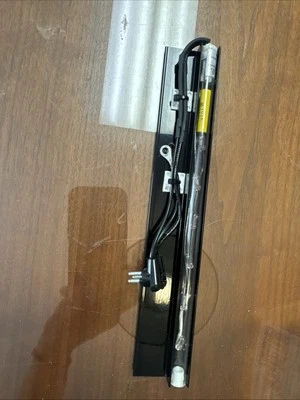 Conjunto de luz Aura enfriador de vino debajo del mostrador Viking (negro) PS100007 Foto 1 de 4