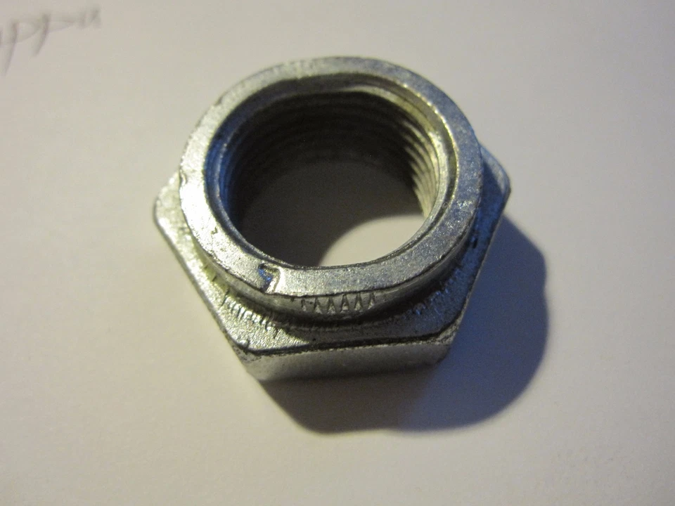 TUERCA EJE CV EXTERIOR DELANTERO VW DASHER PASSAT AUDI FOX AUDI 80  Foto 1 de 1