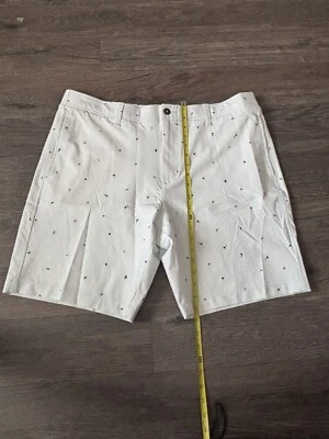 Pantalones Cortos Under Armour UA Para Hombres Golf Storm Drive Talla 36 Blanco Estampado Completo Foto 1 de 4