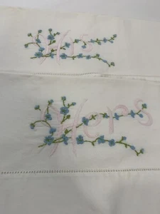 Lote de 2 fundas de almohada estándar de mezcla de algodón blancas bordadas florales His & Hers - Imagen 1 de 10