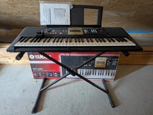 Yamaha YPT-220 Inklusive Keyboardständer und Originalverpackung - Bild 1 von 5