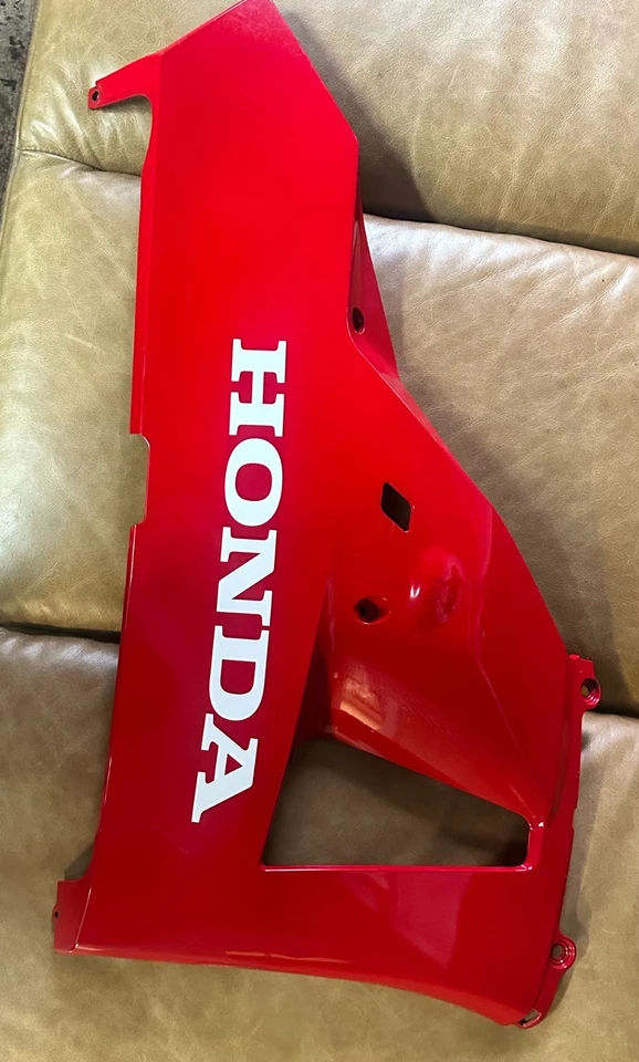 Carenado inferior derecho Honda CBR600RR 2013-2024 - OEM 64410-MJC-A000 Foto 1 de 4