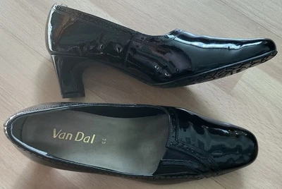 VAN DAL  — WINONA — BLACK PATENT. COURT SHOES.   - SIZE 5,5 EE. UNWORN. - Image 1 of 4