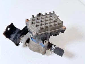 2013 TOYOTA HIGHLANDER HYBRID OIL COOLER PUMP & MOTOR OEM - Foto 1 di 8