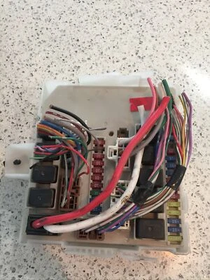 2006-2010 NISSAN ARMADA TITAN QX56 XTERRA IPDM ENGINE FUSE RELAY BOX 284B6ZE00C - Image 1 of 3