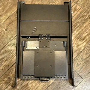 EIZO 17-inch LCD color panel FlexScan S1701 100-120V / 200-240V Japan with Rack - Picture 1 of 8