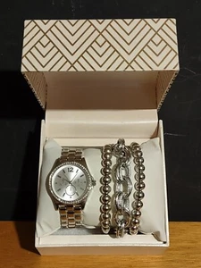 Unbranded Women's Watch Gift Set, Silvertone, Quartz/Analog, 3 Bracelets, NEW - Picture 1 of 9