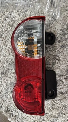 Luz trasera derecha Nissan NV200 2013-2017 carga compacta TYC nueva Foto 1 de 4