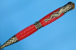 Arrax Dragon Scales Kugelschreiber Drehschreiber in Antik Messing Red Dragon Resin - Bild 1 von 8