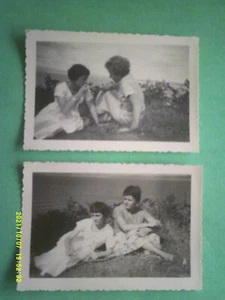 PIN UP 2 PHOTOS VINTAGE 2 JOLIES FEMMES A LA CAMPAGNE - Imagen 1 de 3