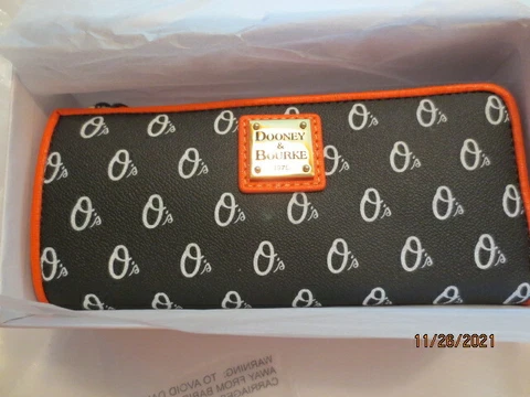 DOONEY & BOURKE BALTIMORE ORIOLES MLB NWT + BOX WALLET  NEW/w TAGS retail $148 Cover