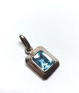 Hübscher 925ér Silberanhänger mit einem hellblauen facettierten Stein (S265ab) - Bild 1 von 4