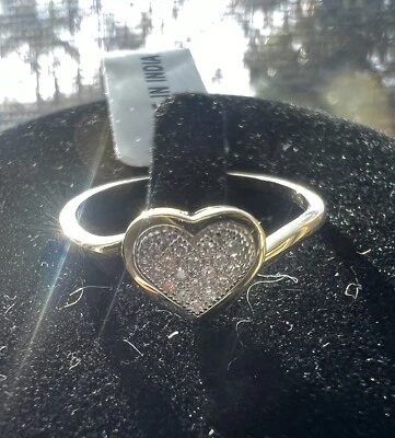 10K YELLOW GOLD Bypass Heart Ring With 1/20 CT. T.W. Composite Diamond. Size 6.5 - Image 1 of 4
