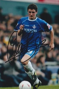 Autógrafo de fútbol americano Oldham Athletic firmado a mano por Alex Bruce 6x4 - Imagen 1 de 1