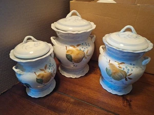 Capriware Botes de Cerámica Pintados a Mano 7" 8" 9" con Tapas Juego de 3 Frutas  - Imagen 1 de 15