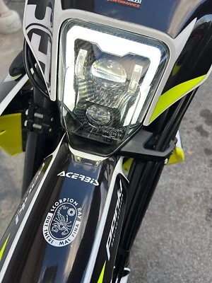 Светодиодная фара из углеродного волокна для Husqvarna 701 SuperMoto 501 300 450 350i 250 дневные ходовые огни - Изображение 1 из 4