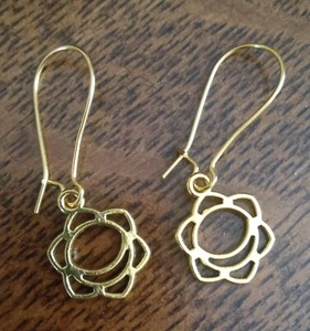 Flower Thread Through Earrings. Gold. Plated Wire. New - Picture 1 of 1