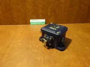 Schmersal  TQ-422-10y-M16 limit switch - Picture 1 of 2