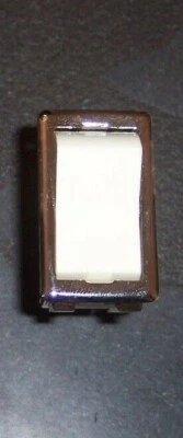 COLE HERSEE 摇杆开关 57007-01 开启 3 位置窄亮边框 全新 — 第 1/4 张图片