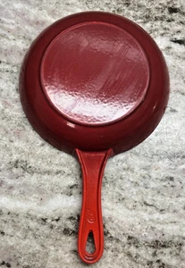VTG LE CREUSET #23 9" Red Enameled Double Spout Cast Iron Skillet L7 READ - Picture 1 of 9