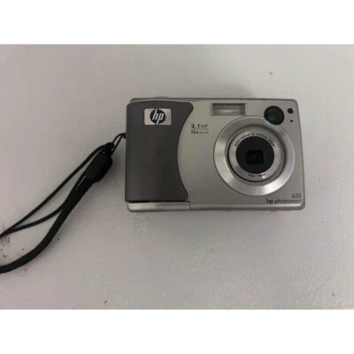HP PhotoSmart 635 2.1 MP Digital Camera w/3x Optical Zoom - VGC (Q2224A#ABA) - Image 1 of 4