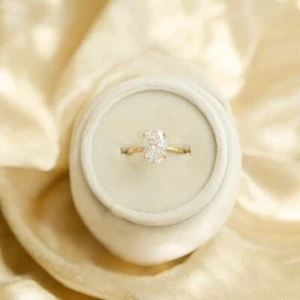  Anillo de boda de diamantes de oro amarillo para mujer de 18 k 1,50 quilates IGI corte ovalado cultivado en laboratorio - Imagen 1 de 15