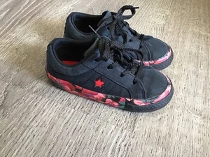 Converse One Star Ox Toddler Shoes Black Canvas Red Pink Floral Size 9 762825F - Picture 1 of 12