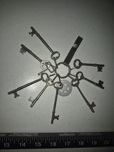 Vintage Skeleton Keys Lot - Picture 1 of 8