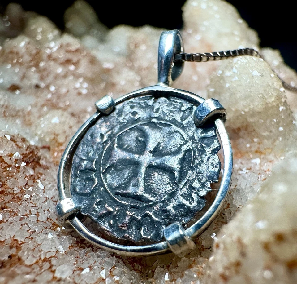 Moneda cruzada cristiana genuina del siglo XIV en colgante de plata de ley Foto 1 de 4