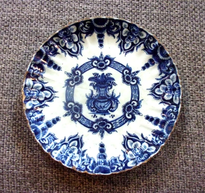 Assiette en faience XVIII ème , Delft ? - Photo 1/3