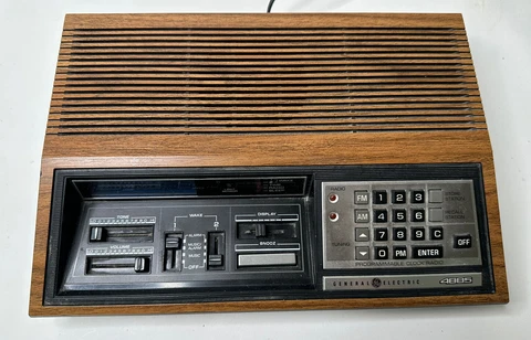 VINTAGE GENERAL ELECTRIC DIGITAL MODEL NO. 4885 ALARM CLOCK RADIO ~ WORKING Cover