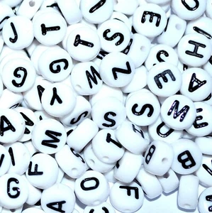 500 stk. 7x4mm flache runde weiße gemischte Buchstaben Acry Alphabet Perlen - Bild 1 von 3