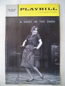 A SHOT IN THE DARK Playbill JULIE HARRIS handsigniert NYC 1961 - Bild 1 von 2