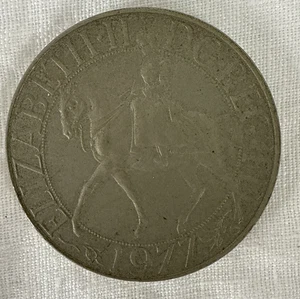 UK 1977 Silver Jubilee Commemorative Coin Queen Elizabeth II-25 Pence - Picture 1 of 3