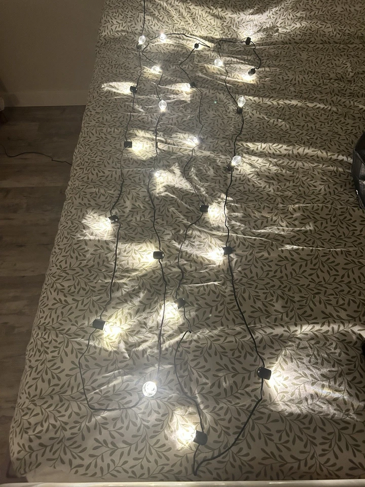 IKEA SVARTRÅ SVARTRA LED Cadena Luz con 12 Luces, Negro/Exterior 203.908.28 Foto 1 de 3