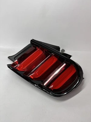 Luz trasera derecha pasajero Ford Mustang GT S550 2015-2017 Foto 1 de 4