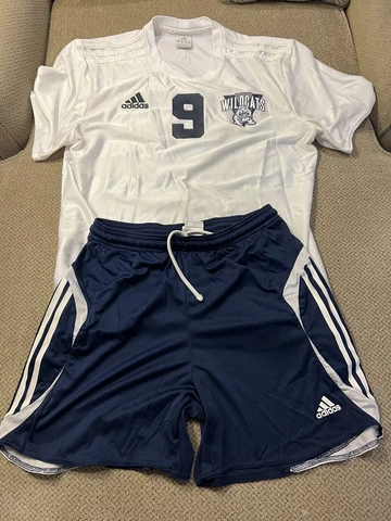 Villanova Wildcats Adidas Soccer Team Uniform Jersey & Shorts Kit Medium #9 Cover