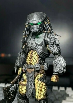 Máscara depredador personalizada escala 1/12 con LED ***HECHA A PEDIDO*** Foto 1 de 4