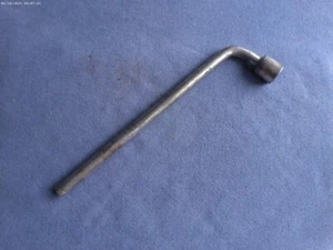 Alfa Romeo 19 MM LUG WRENCH Long Handle better Leverage SPIDER 164 GTV Milano - Picture 1 of 10