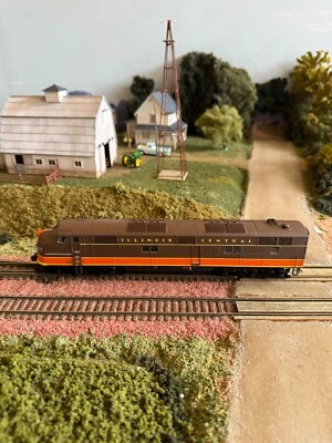 HO Walthers Proto 2000 E7A Illinois Central # 4017 with DCC.  920-47991. IOB - Image 1 of 4
